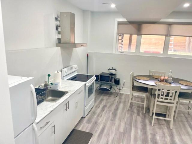 Scarborough New 2-Bedroom Basement تورونتو المظهر الخارجي الصورة
